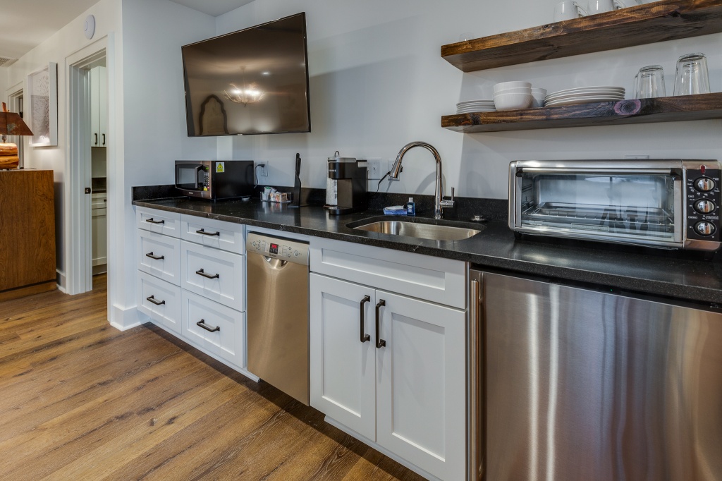 Bartram kitchenette . laundry entrance
