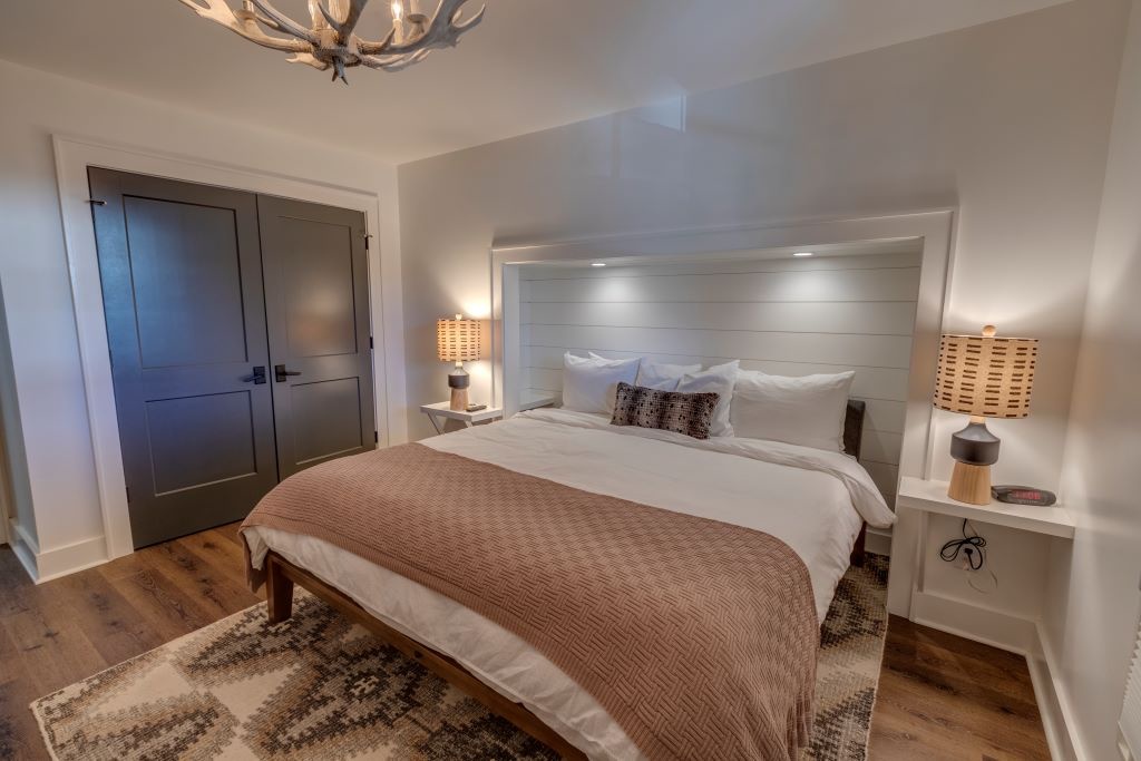 Ravenel Bed 1