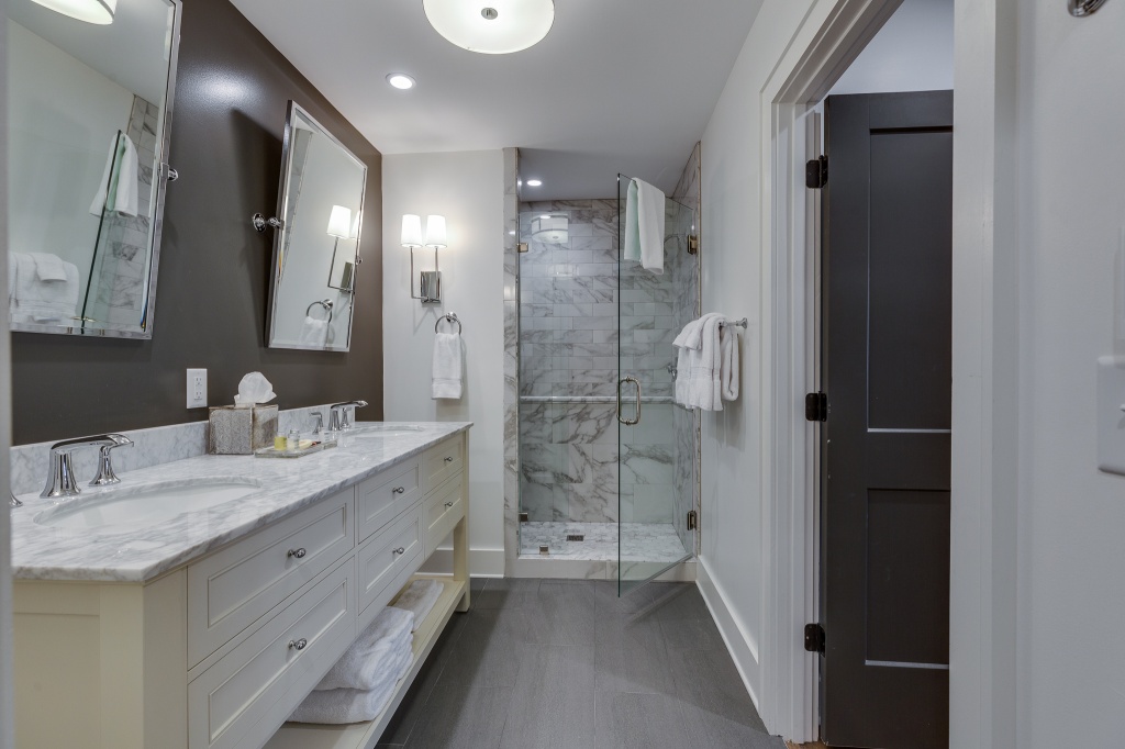 The Lofts - Watson Barret 2nd bath