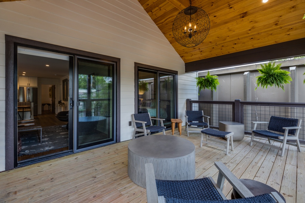 The Lofts - Watson Barret Porch