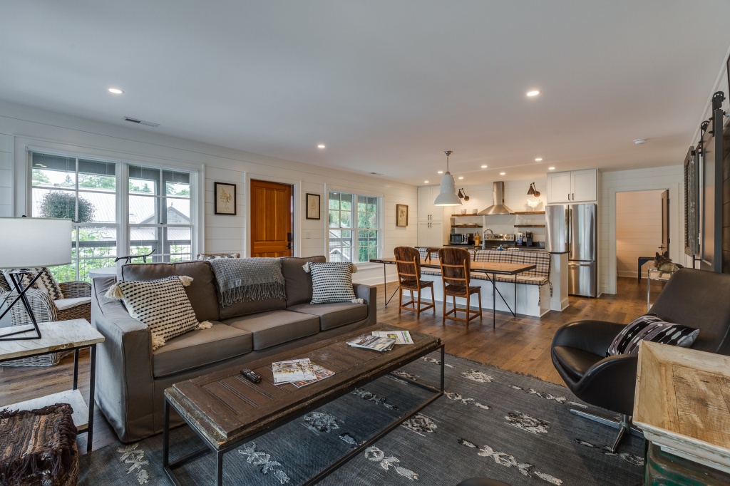 The Lofts - Watson Barret full room