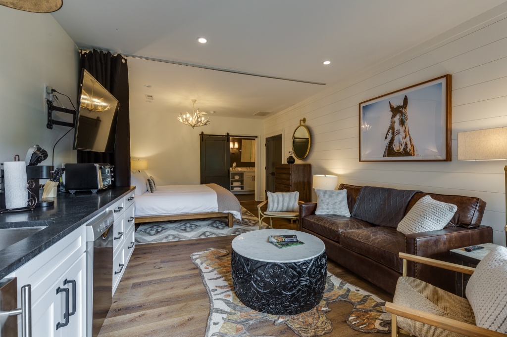resize_The Loft - Galax enter